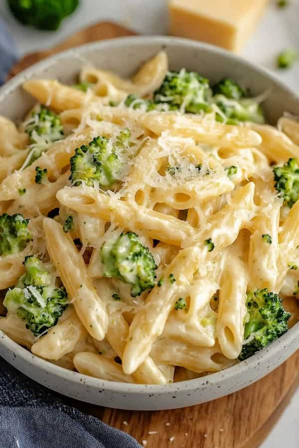 Try this Broccoli and Cheese Pasta – a delicious, healthy vegetarian dinner that's easy to make! Loaded with tender pasta, fresh broccoli, and a rich, cheesy sauce, this Pasta con Broccoli is pure comfort in a bowl. Perfect for busy weeknights! Save this Broccoli Pasta Recipe for later and make dinner effortless! 