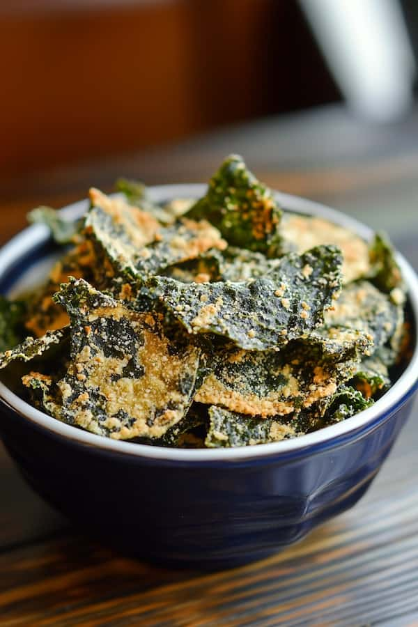 air fryer baked kale chips