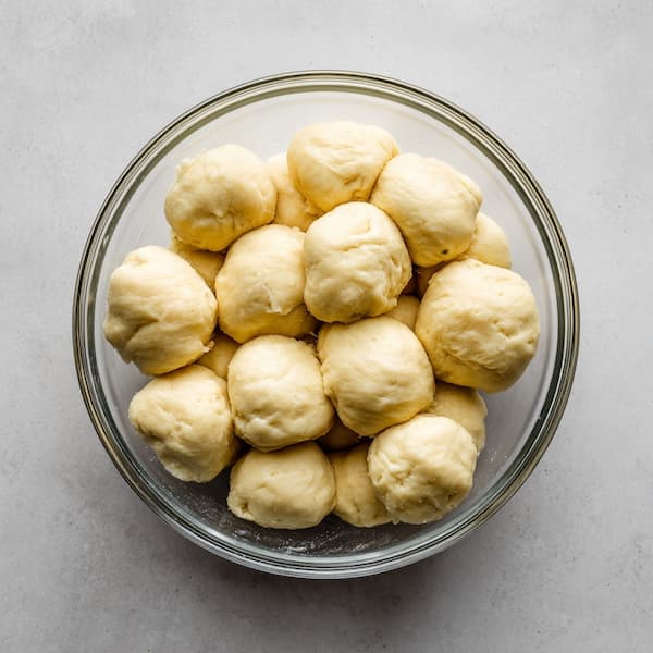 dinner rolls balls