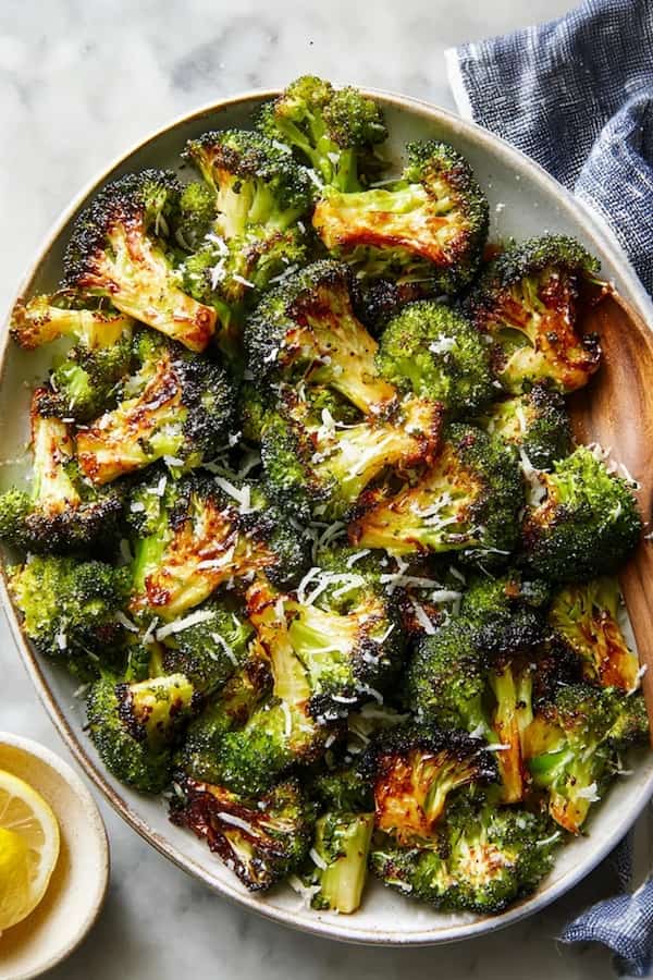 garlic parmesan air fryer broccoli